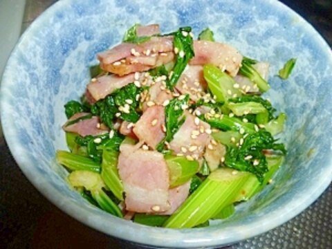 ベーコンとセロリの葉の炒め物